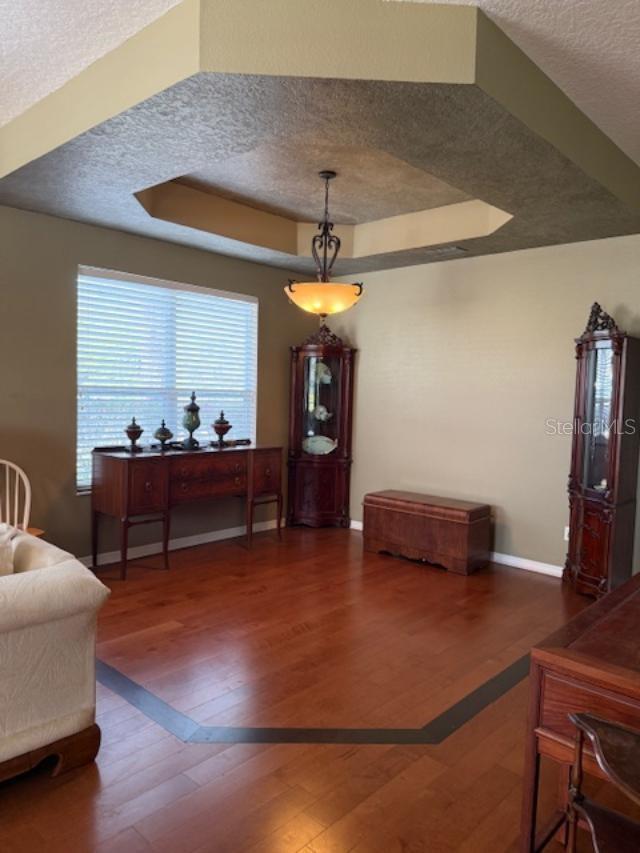 Listing photo id 11 for 873 Pickfair Terrace