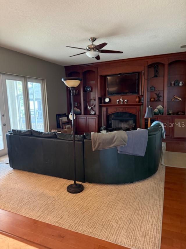 Listing photo id 13 for 873 Pickfair Terrace