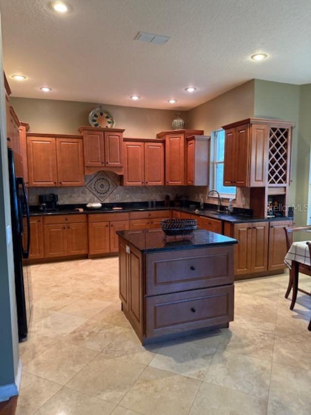 Listing photo id 17 for 873 Pickfair Terrace