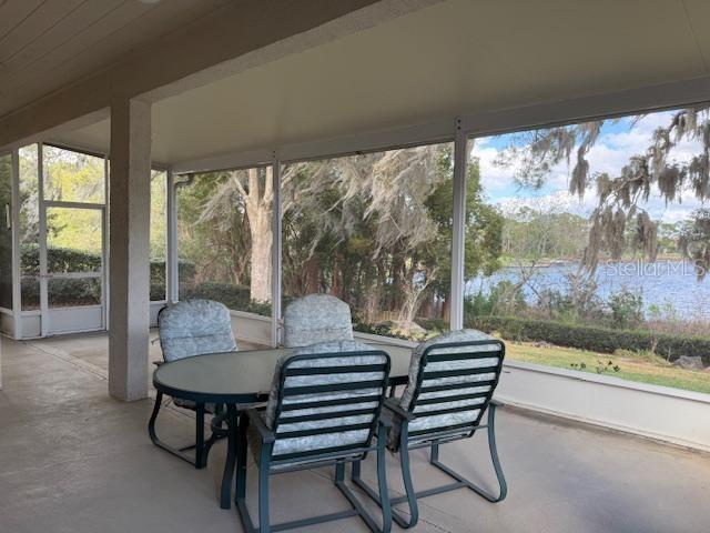 Listing photo id 2 for 873 Pickfair Terrace