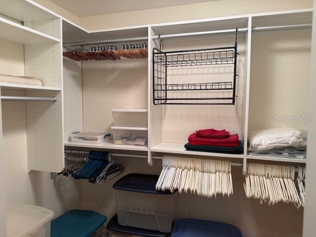 Listing photo id 38 for 873 Pickfair Terrace