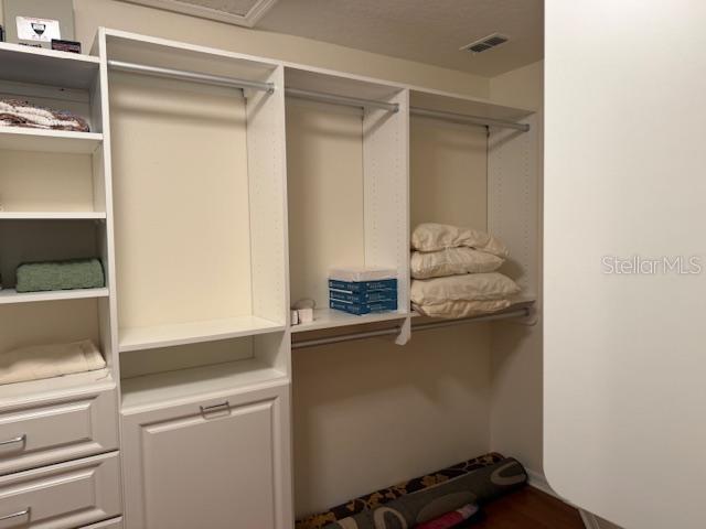 Listing photo id 40 for 873 Pickfair Terrace