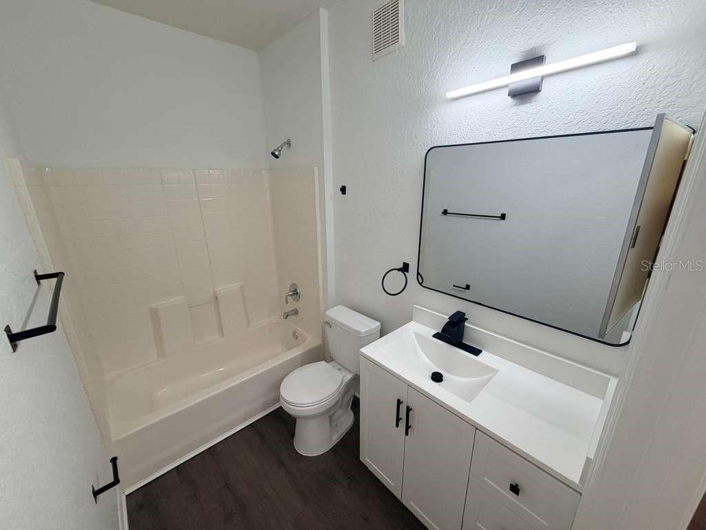 Image 22 of 31 For 825 Grand Regency Point 102