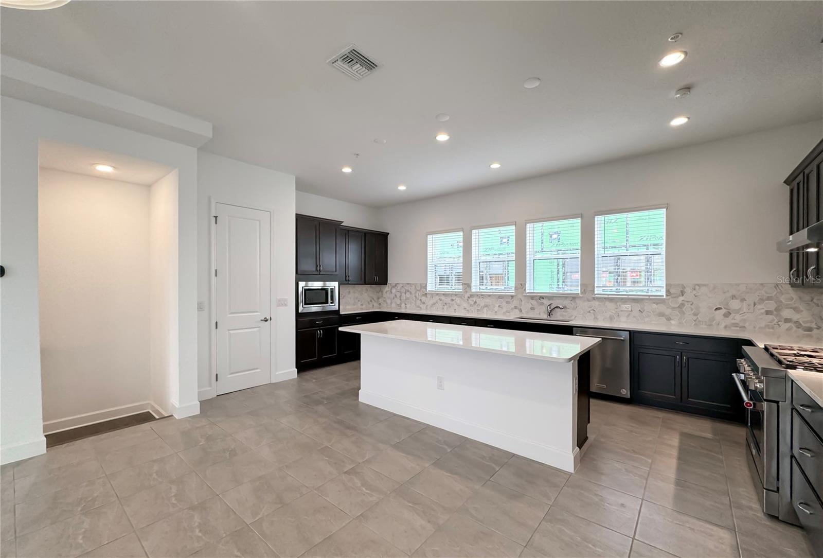 Image 14 of 55 For 2046 Packing District Way