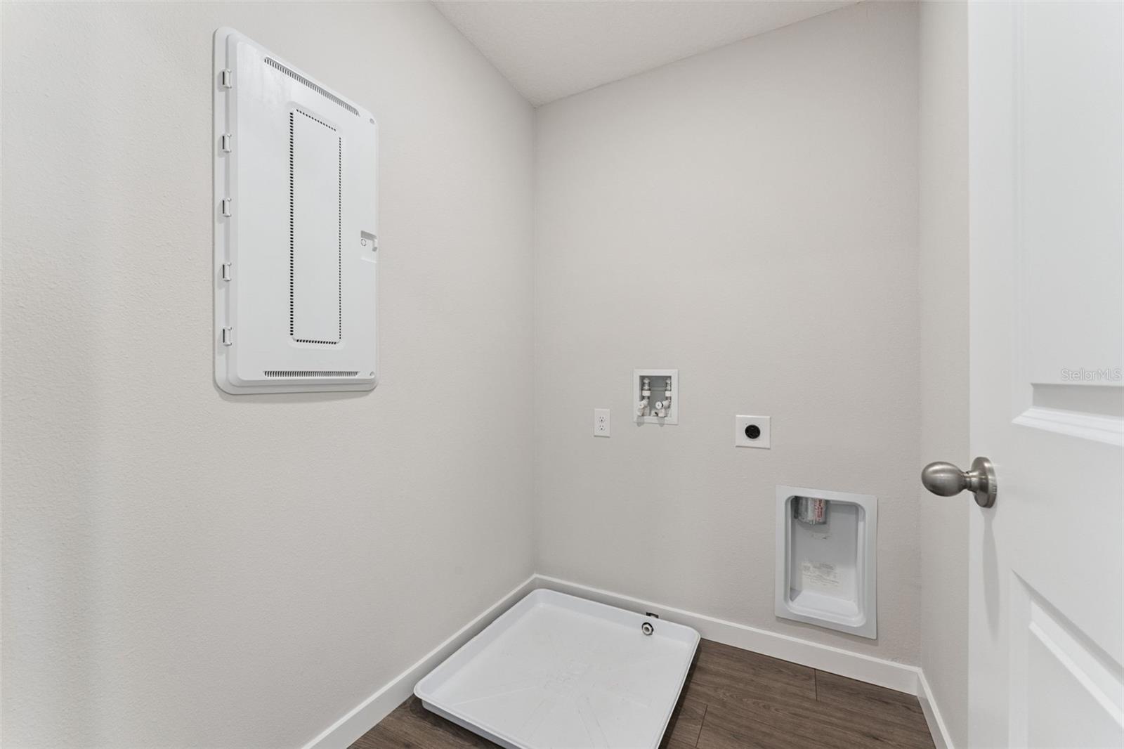 Image 16 of 33 For 591 Preston Cove Drive