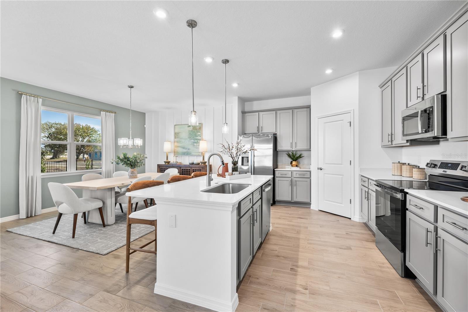 Image 16 of 50 For 5480 Meadow Walk Drive