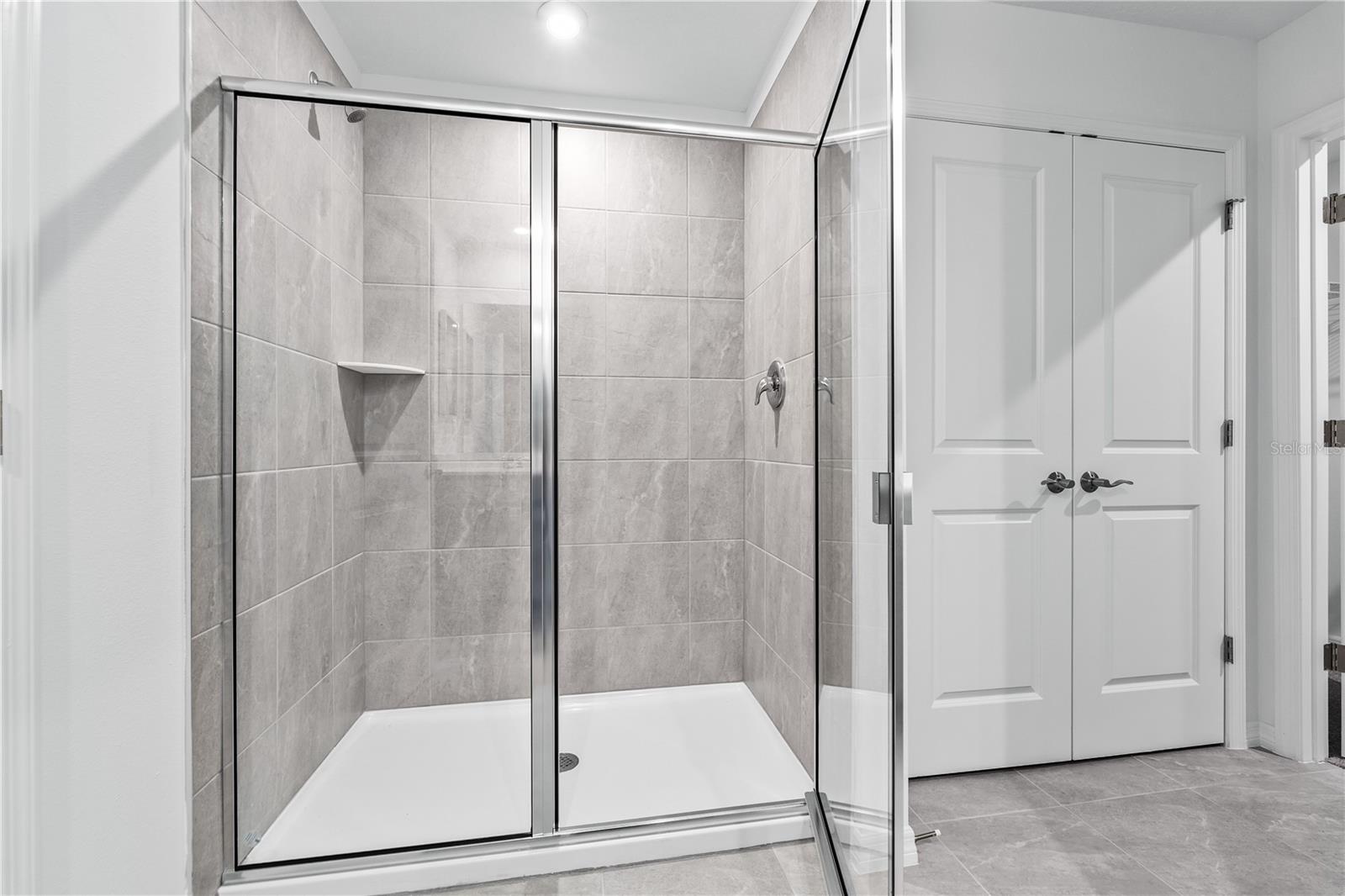 Image 31 of 50 For 5480 Meadow Walk Drive