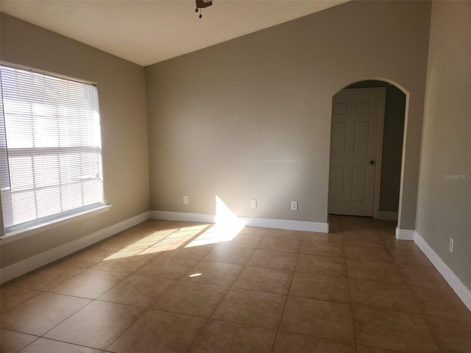 Image 2 of 11 For 709 Cockatoo Court