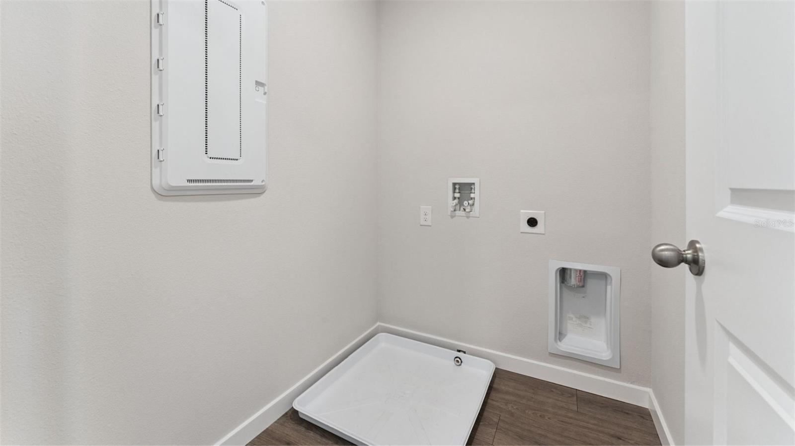 Image 15 of 32 For 595 Preston Cove Drive