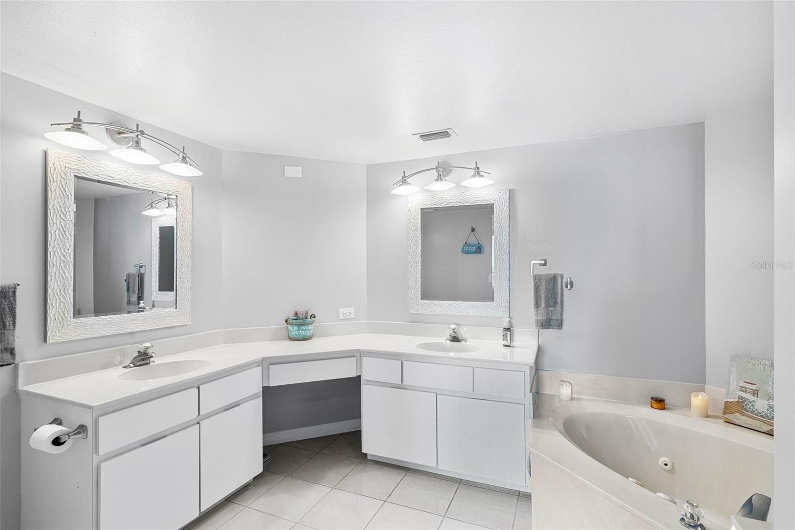 Image 19 of 57 For 3450 Ocean Beach Boulevard 603