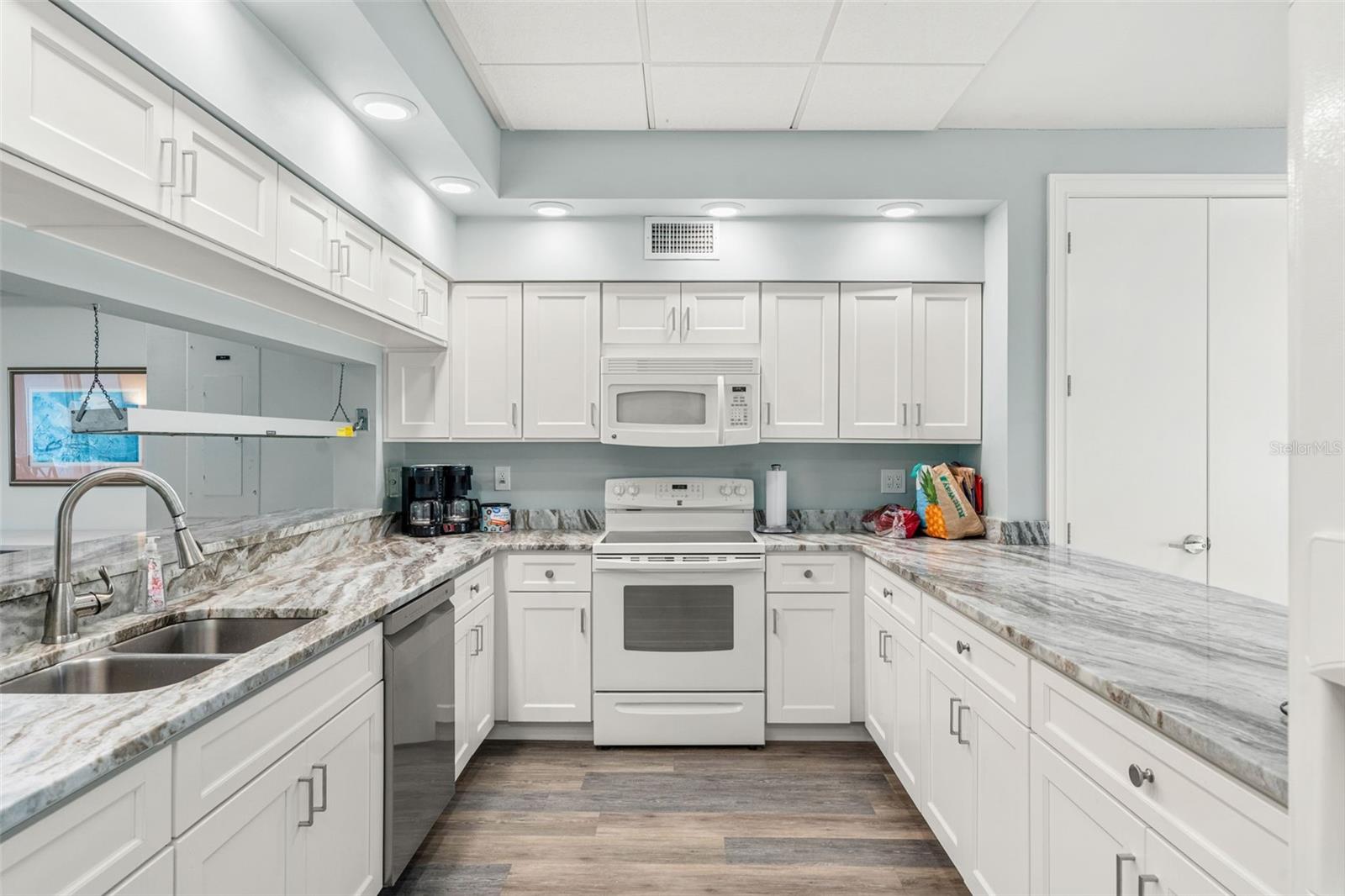 Image 43 of 57 For 3450 Ocean Beach Boulevard 603