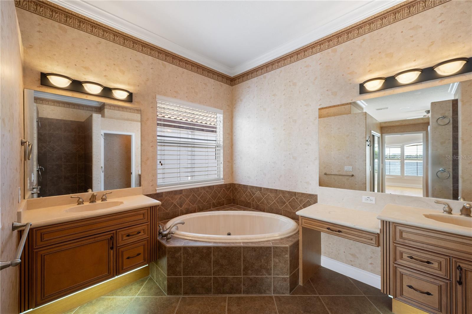 Image 25 of 60 For 8119 Via Rosa