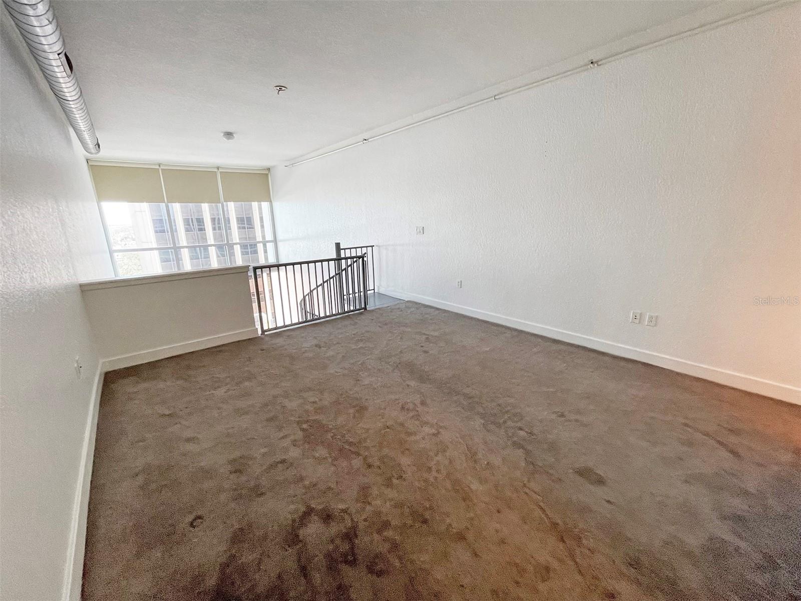 Image 13 of 33 For 150 Robinson Street 1025