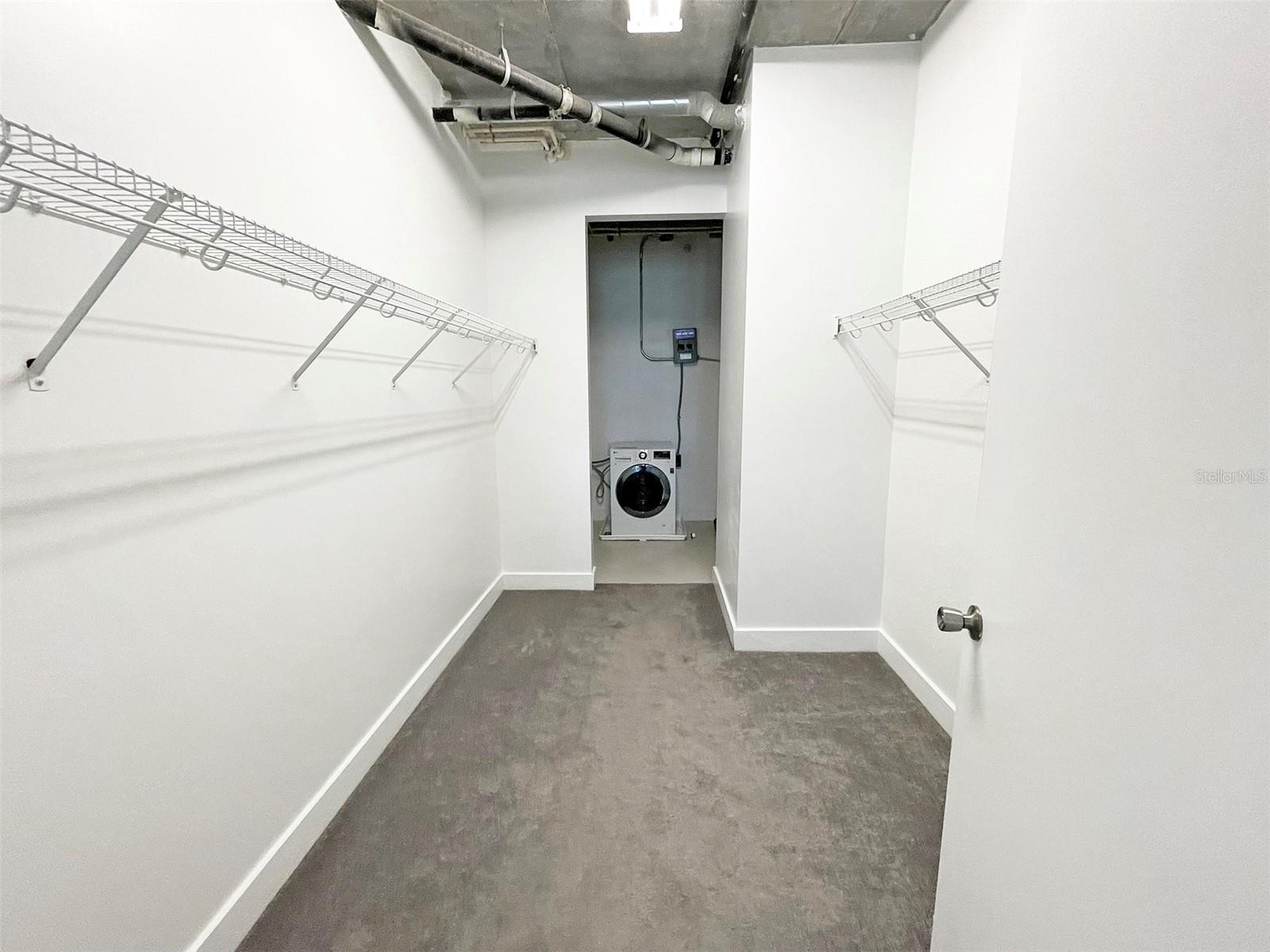 Image 14 of 33 For 150 Robinson Street 1025