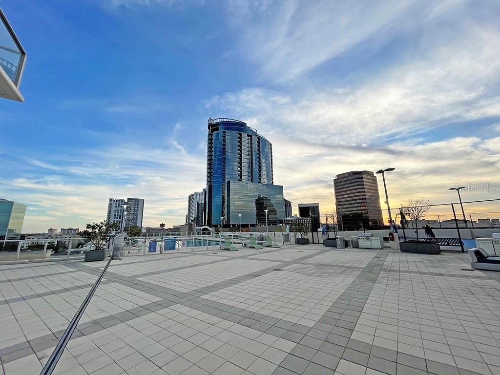 Image 18 of 33 For 150 Robinson Street 1025