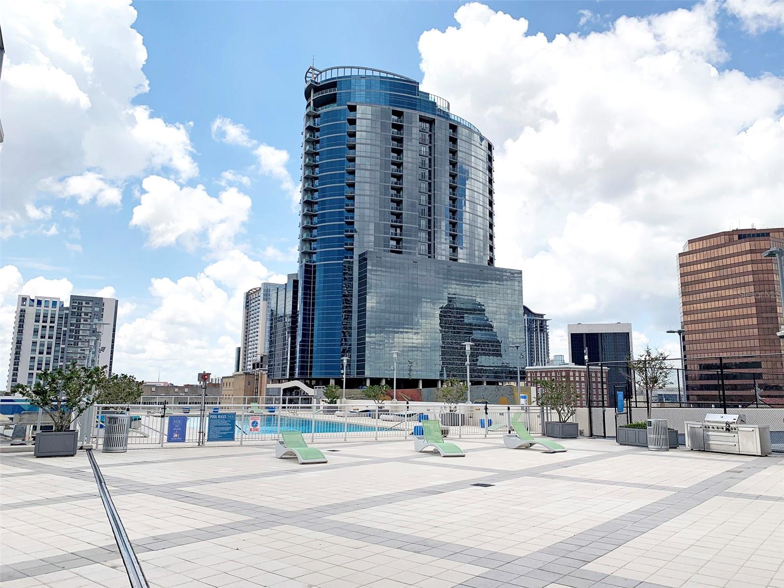 Image 19 of 33 For 150 Robinson Street 1025