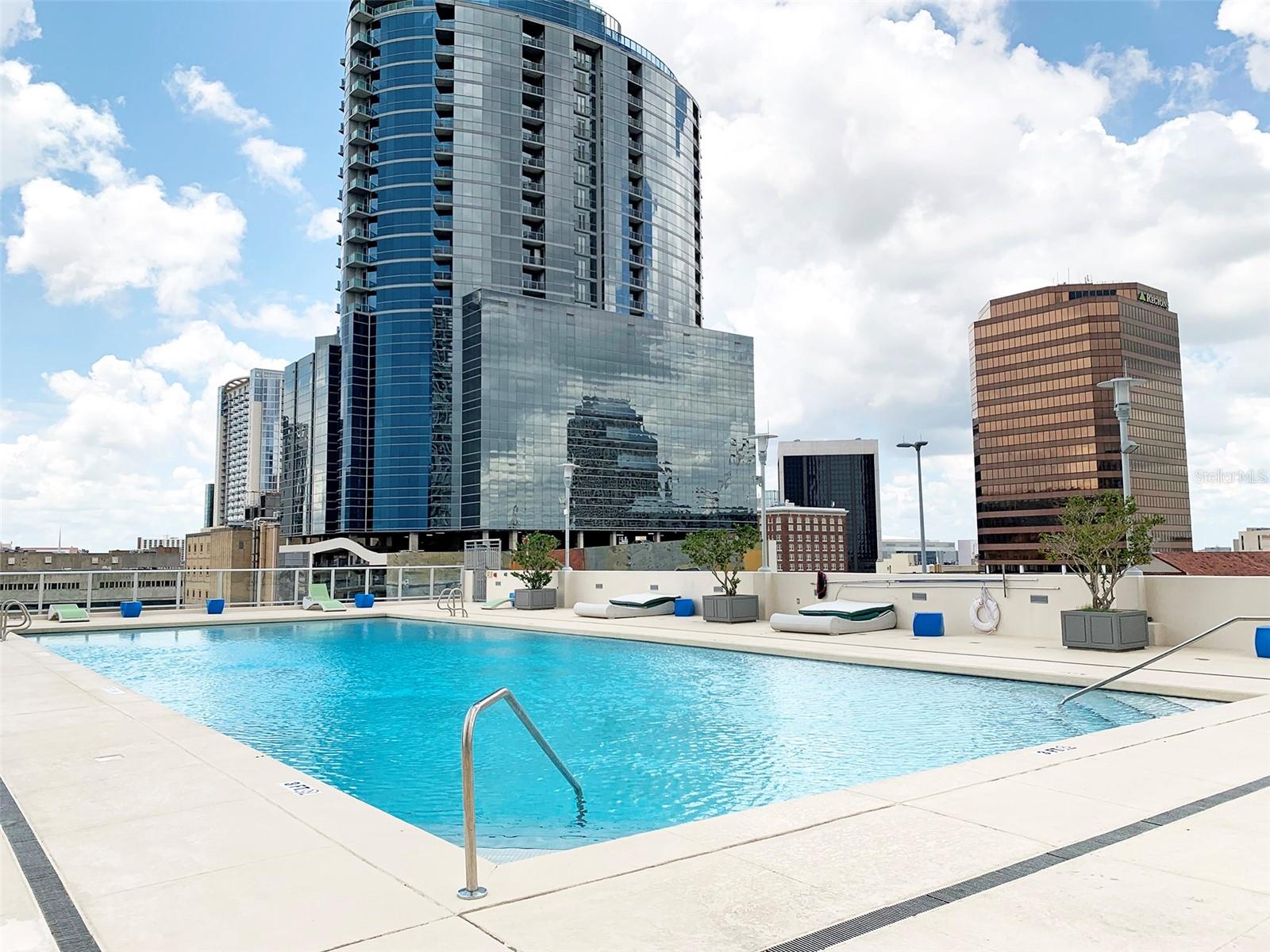 Image 20 of 33 For 150 Robinson Street 1025