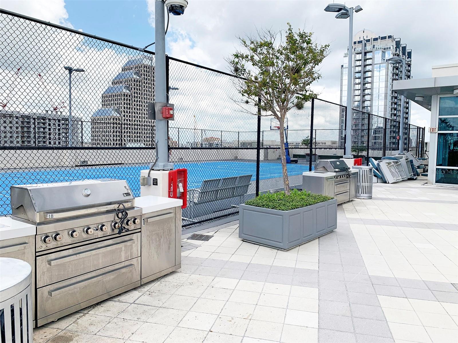 Image 24 of 33 For 150 Robinson Street 1025