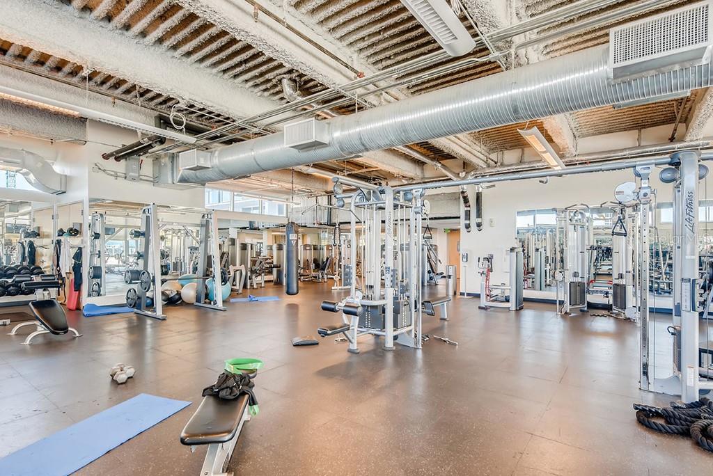 Image 25 of 33 For 150 Robinson Street 1025