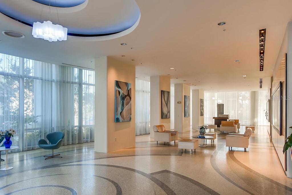 Image 27 of 33 For 150 Robinson Street 1025