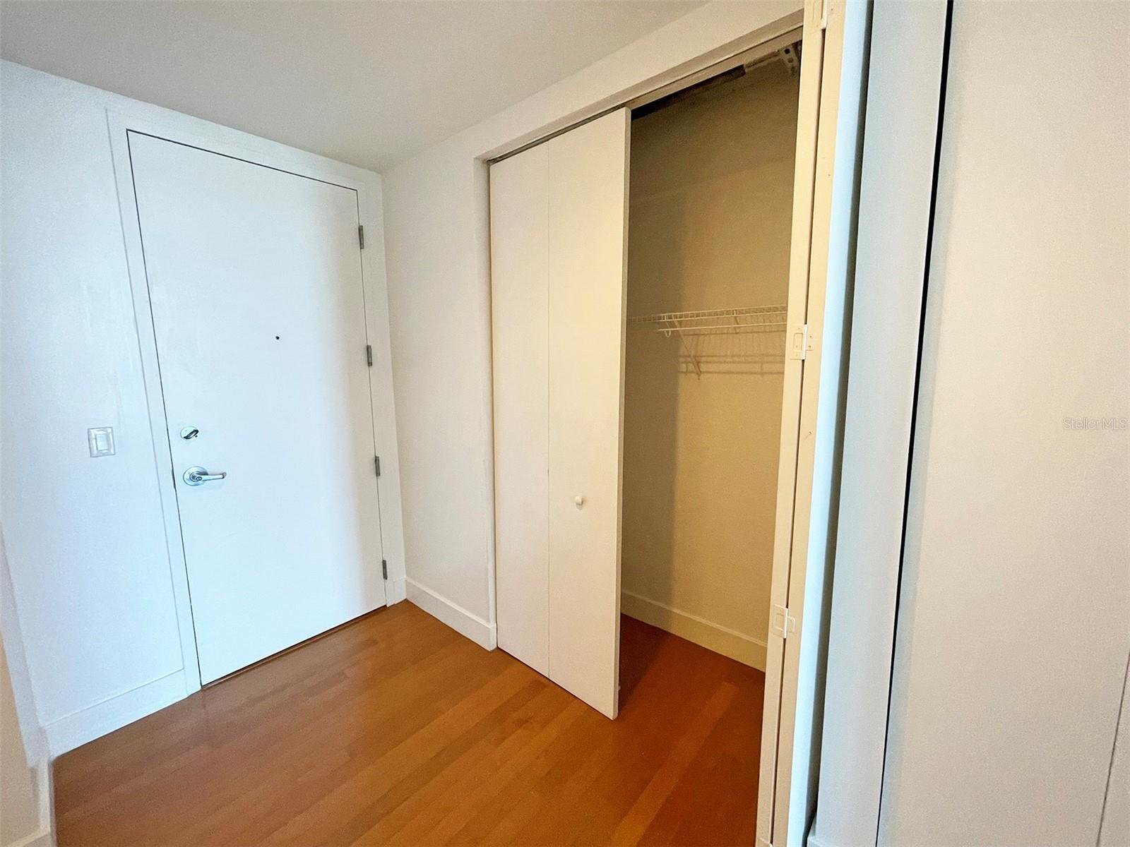 Image 4 of 33 For 150 Robinson Street 1025