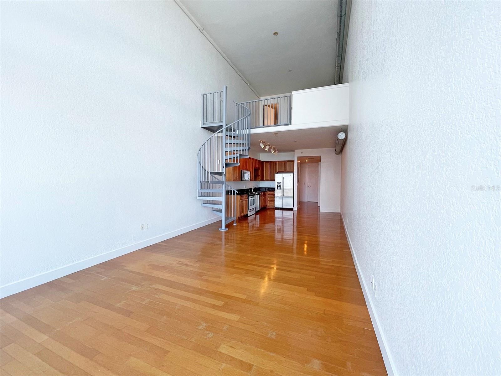 Image 8 of 33 For 150 Robinson Street 1025