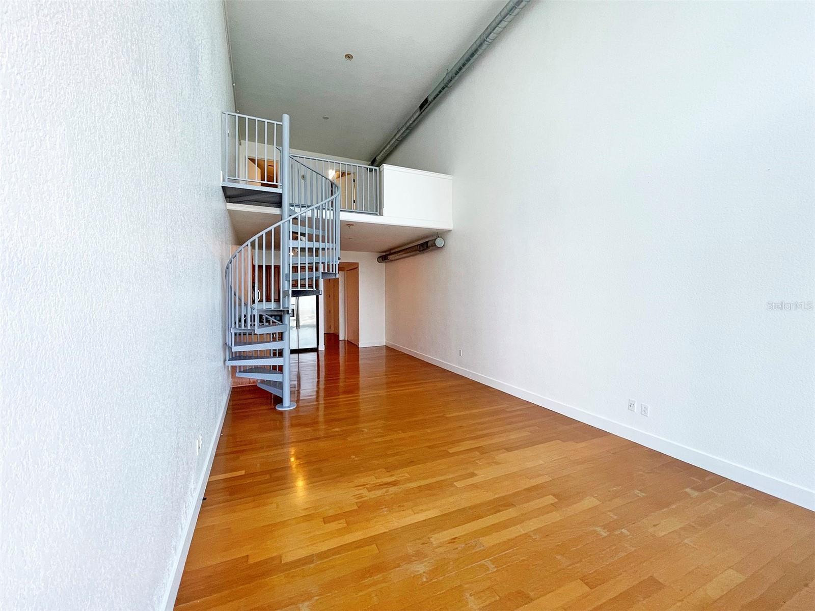 Image 9 of 33 For 150 Robinson Street 1025