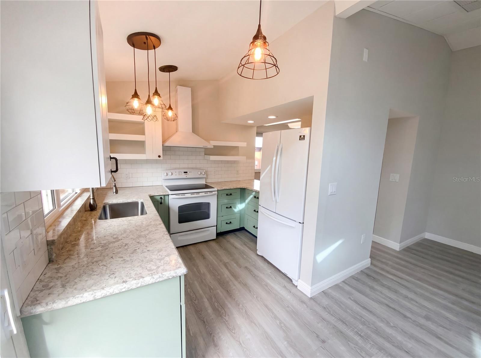 Image 10 of 30 For 13002 Titleist Drive