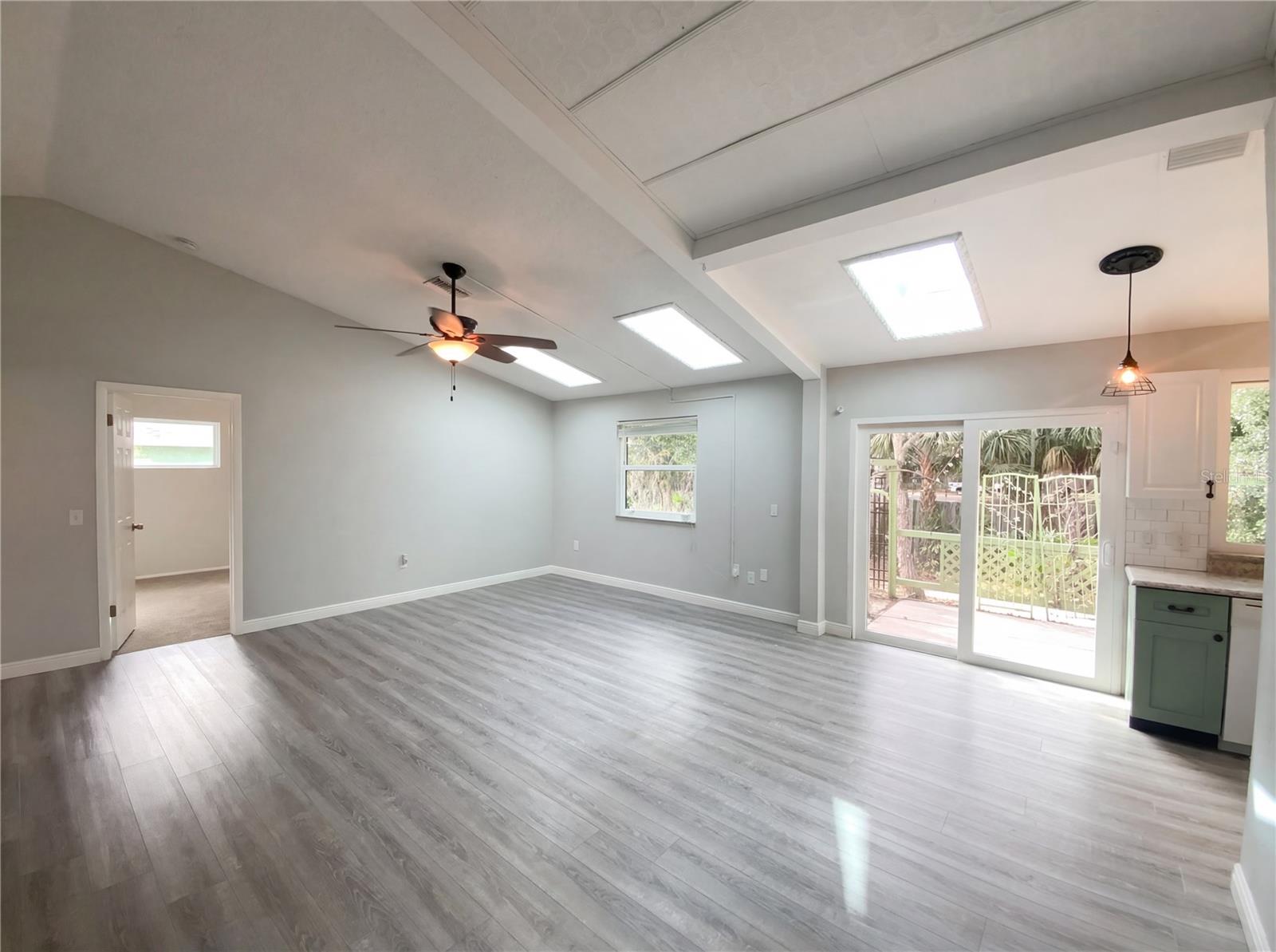 Image 11 of 30 For 13002 Titleist Drive