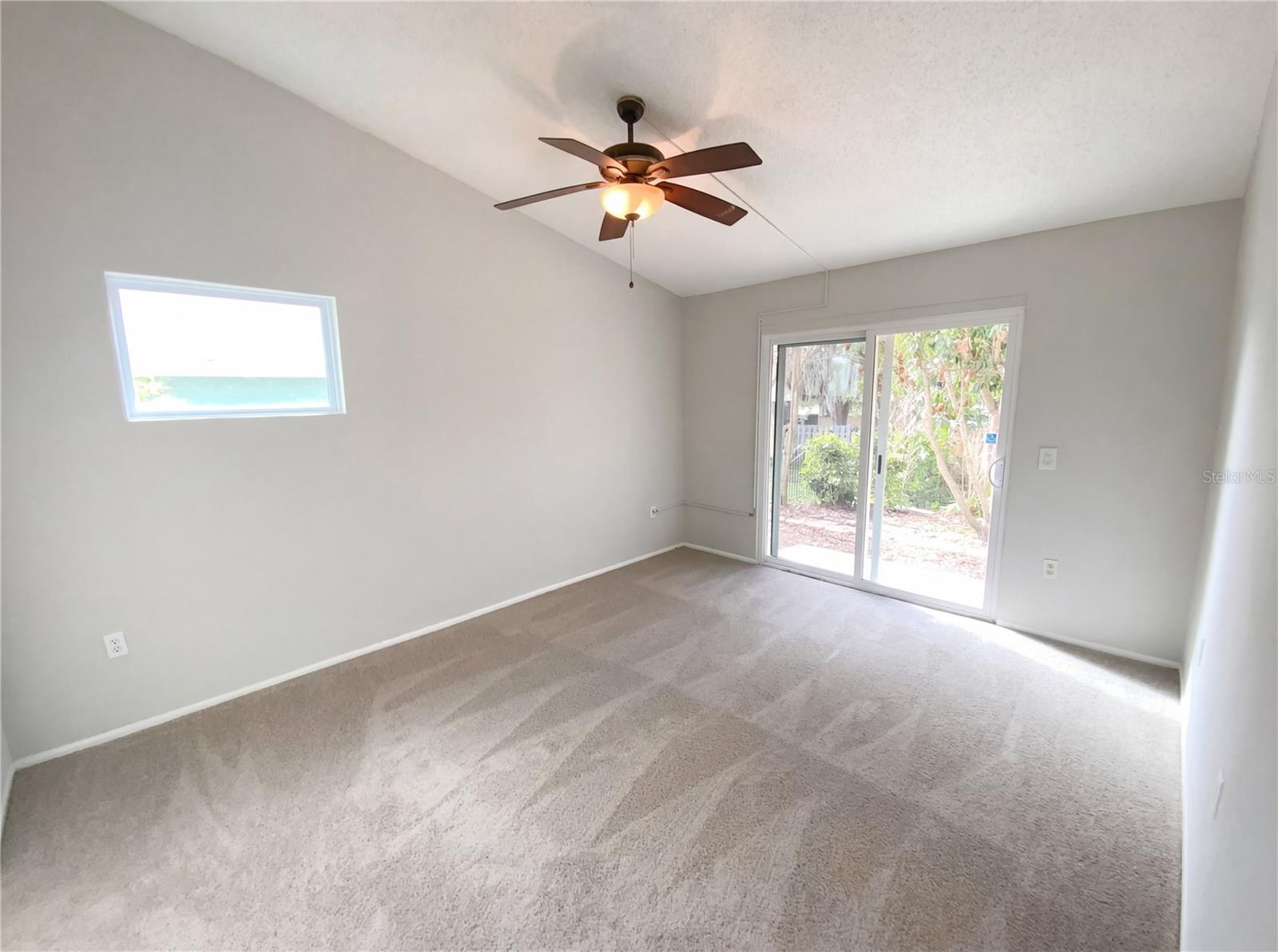 Image 18 of 30 For 13002 Titleist Drive