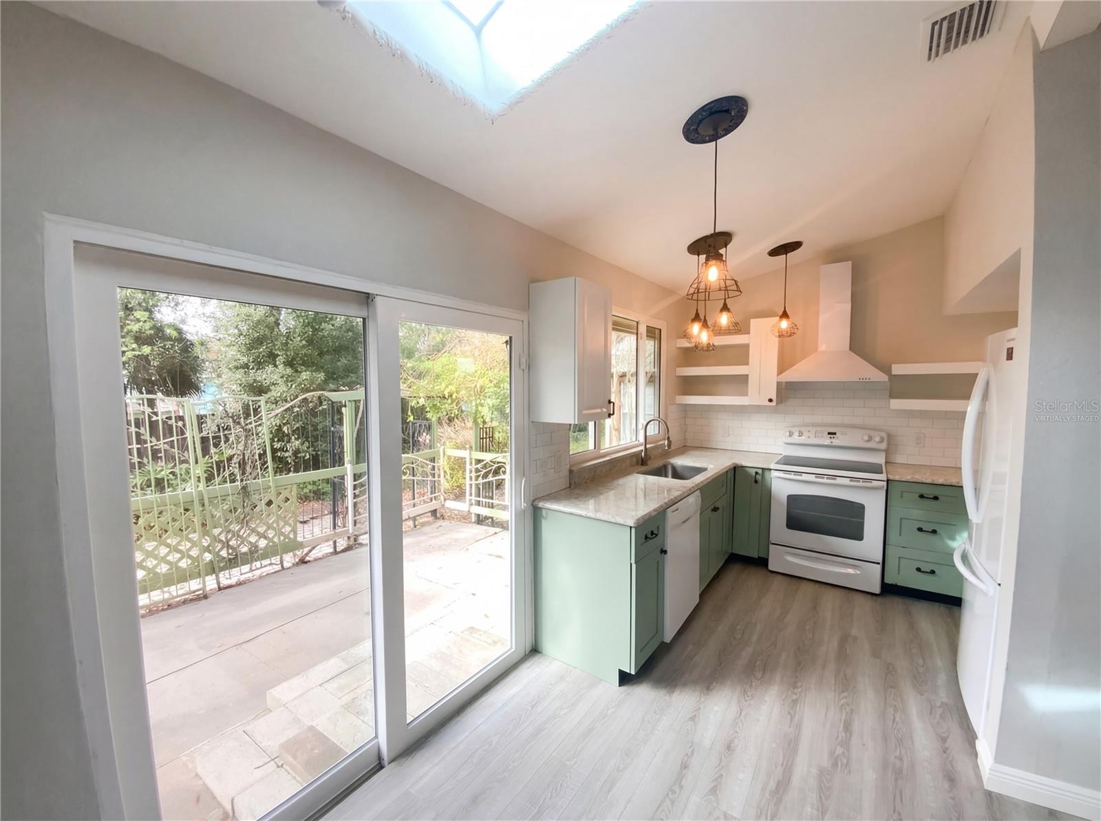 Image 2 of 30 For 13002 Titleist Drive