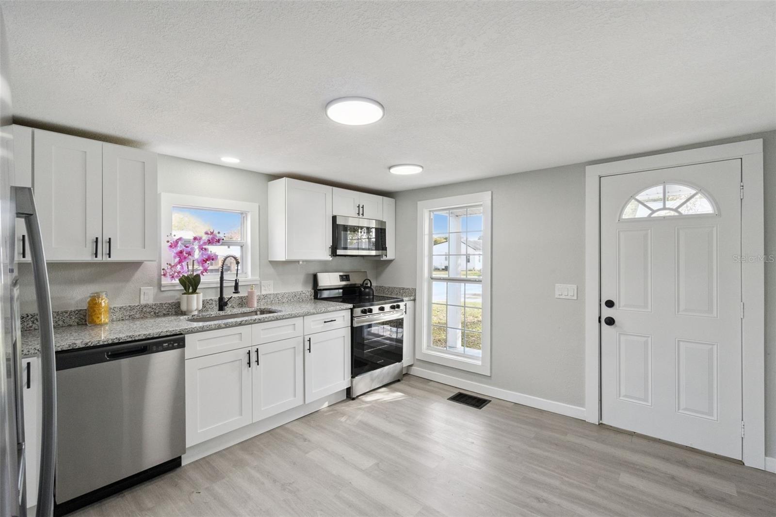 Image 3 of 20 For 1700 Kentucky Avenue