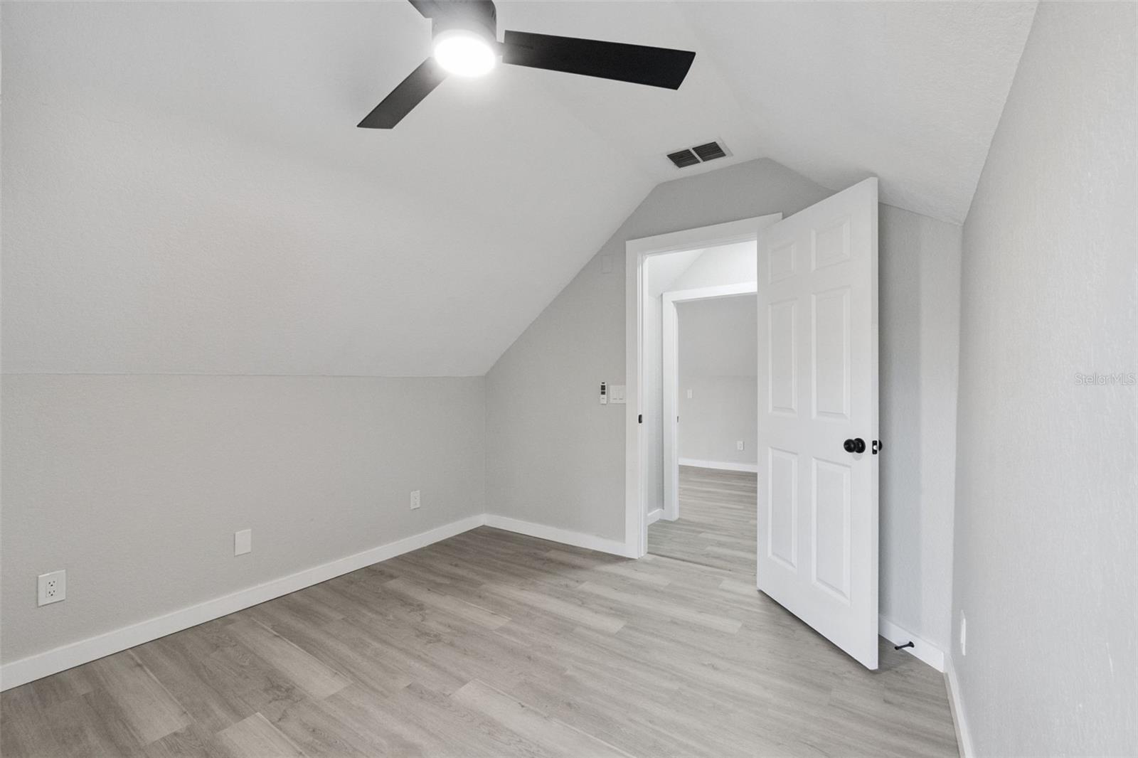 Image 8 of 20 For 1700 Kentucky Avenue