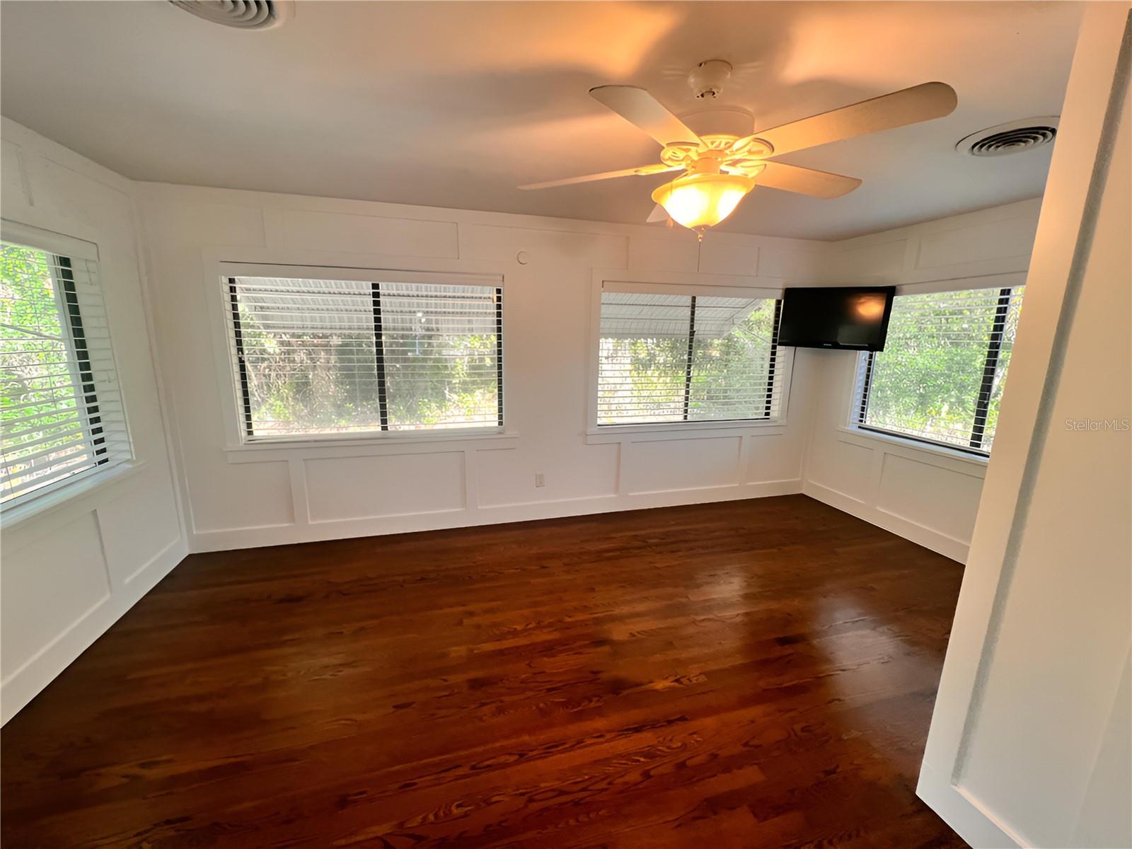 Image 12 of 17 For 2011 Howard Drive