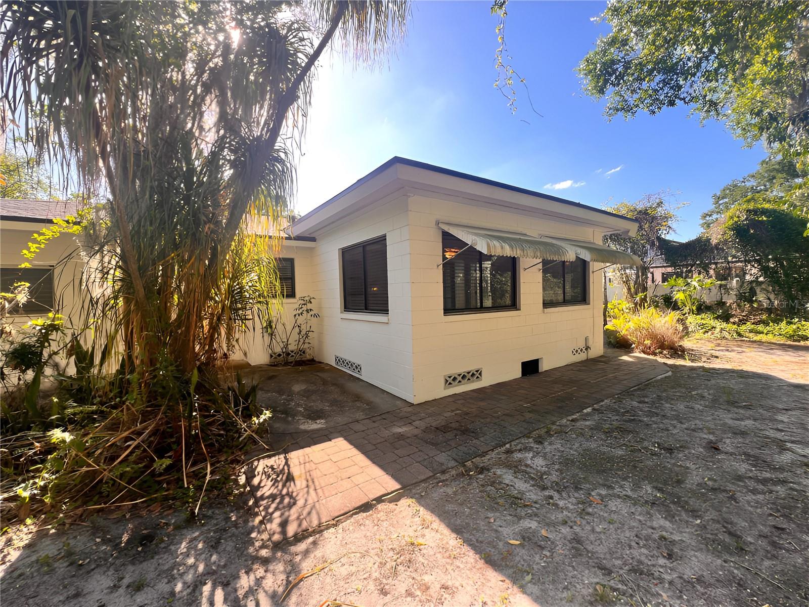 Image 14 of 17 For 2011 Howard Drive