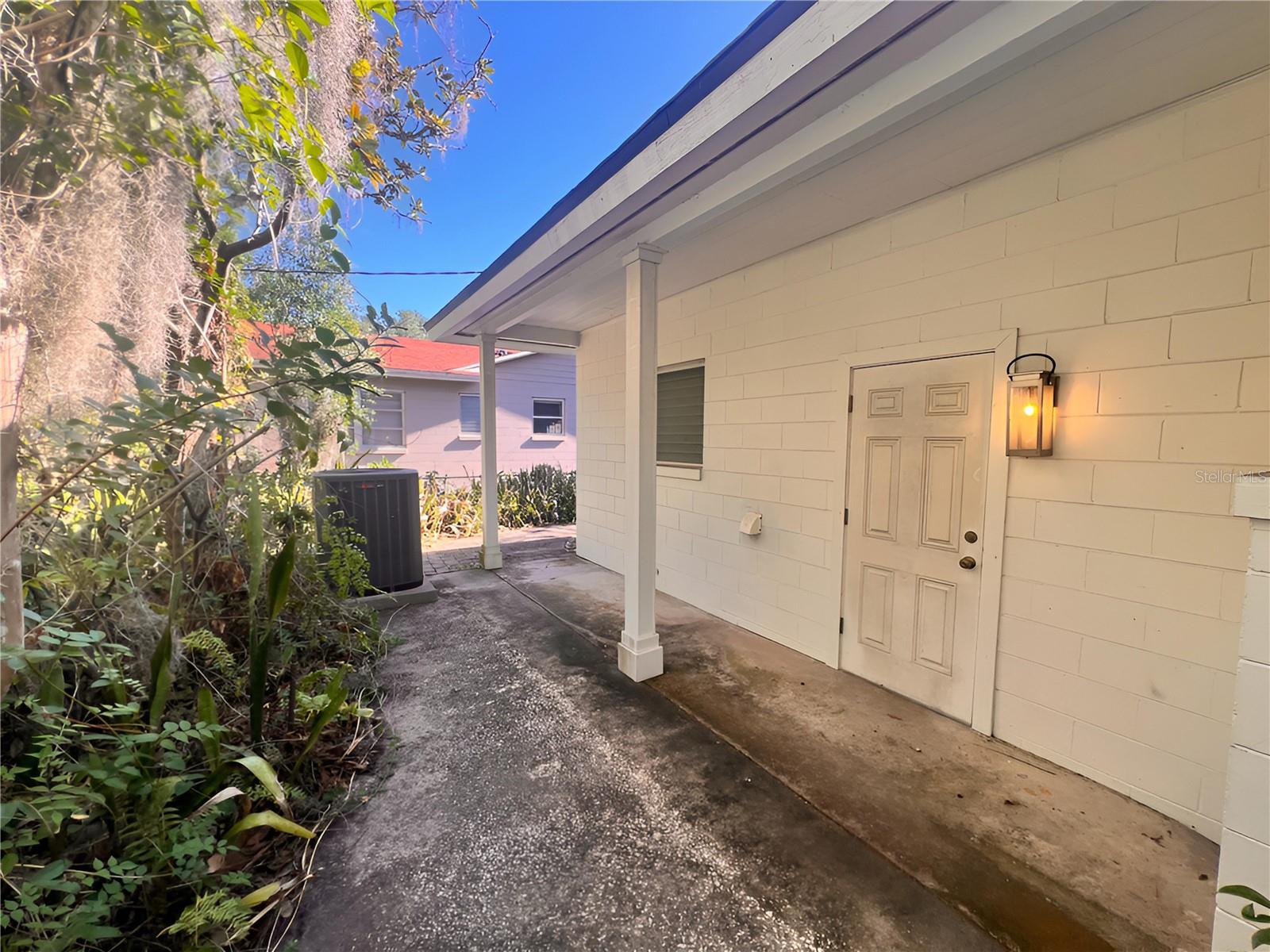 Image 15 of 17 For 2011 Howard Drive