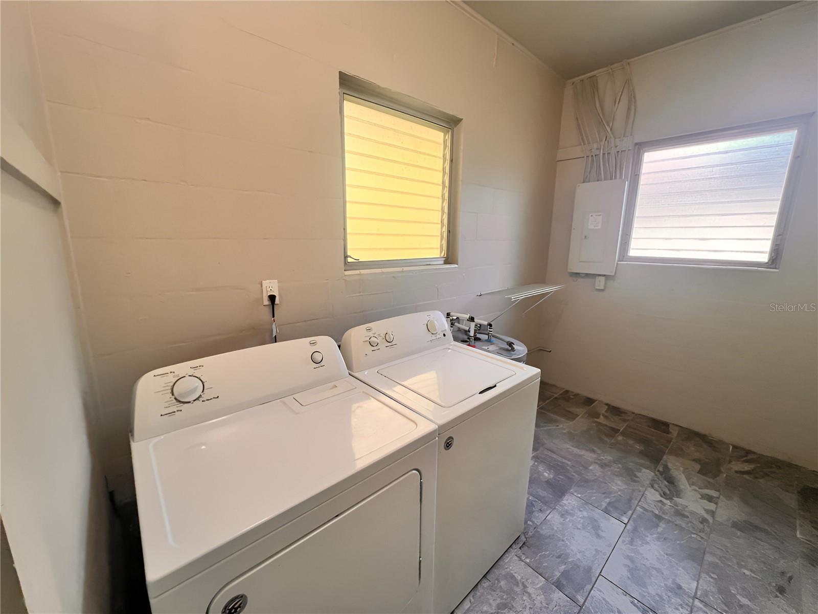 Image 16 of 17 For 2011 Howard Drive