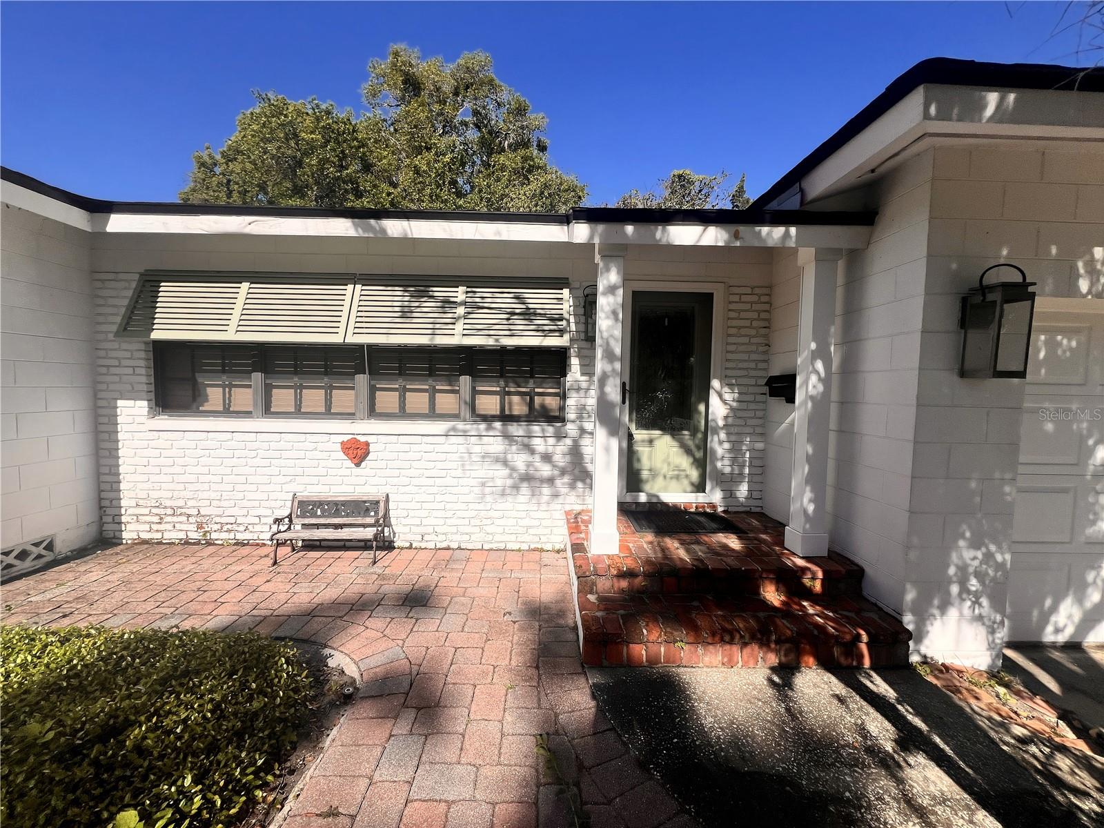 Image 2 of 17 For 2011 Howard Drive