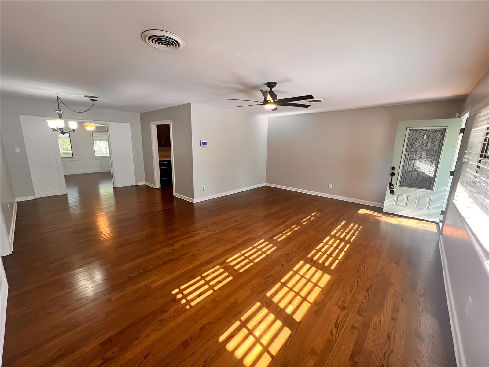 Image 4 of 17 For 2011 Howard Drive