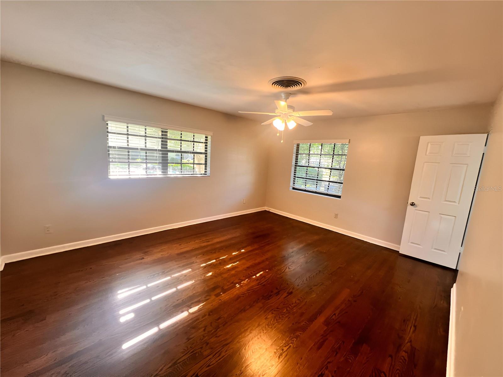 Image 5 of 17 For 2011 Howard Drive