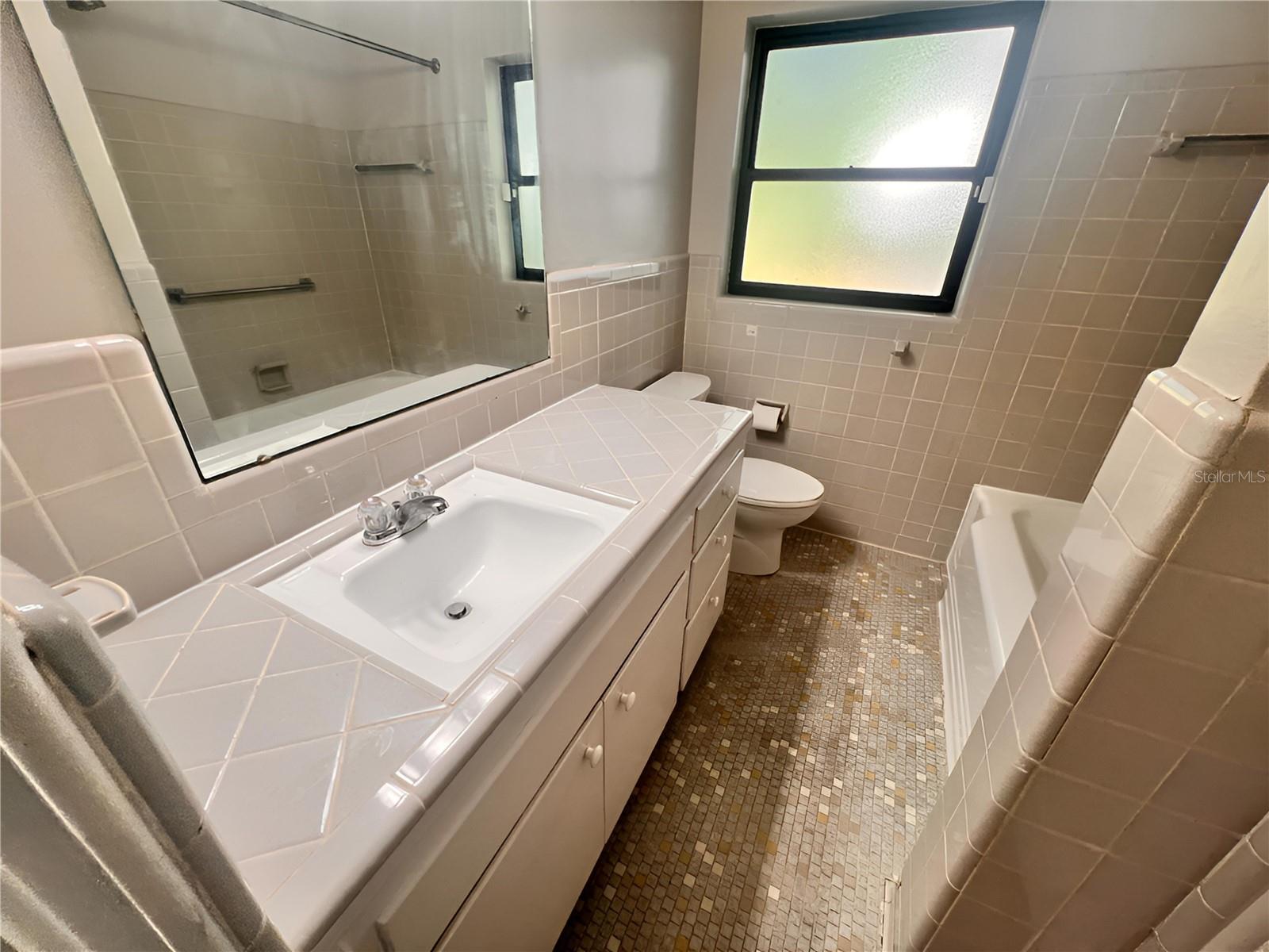 Image 9 of 17 For 2011 Howard Drive