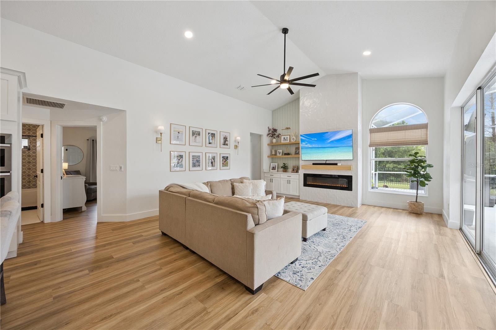 Image 10 of 41 For 814 Grovesmere Loop