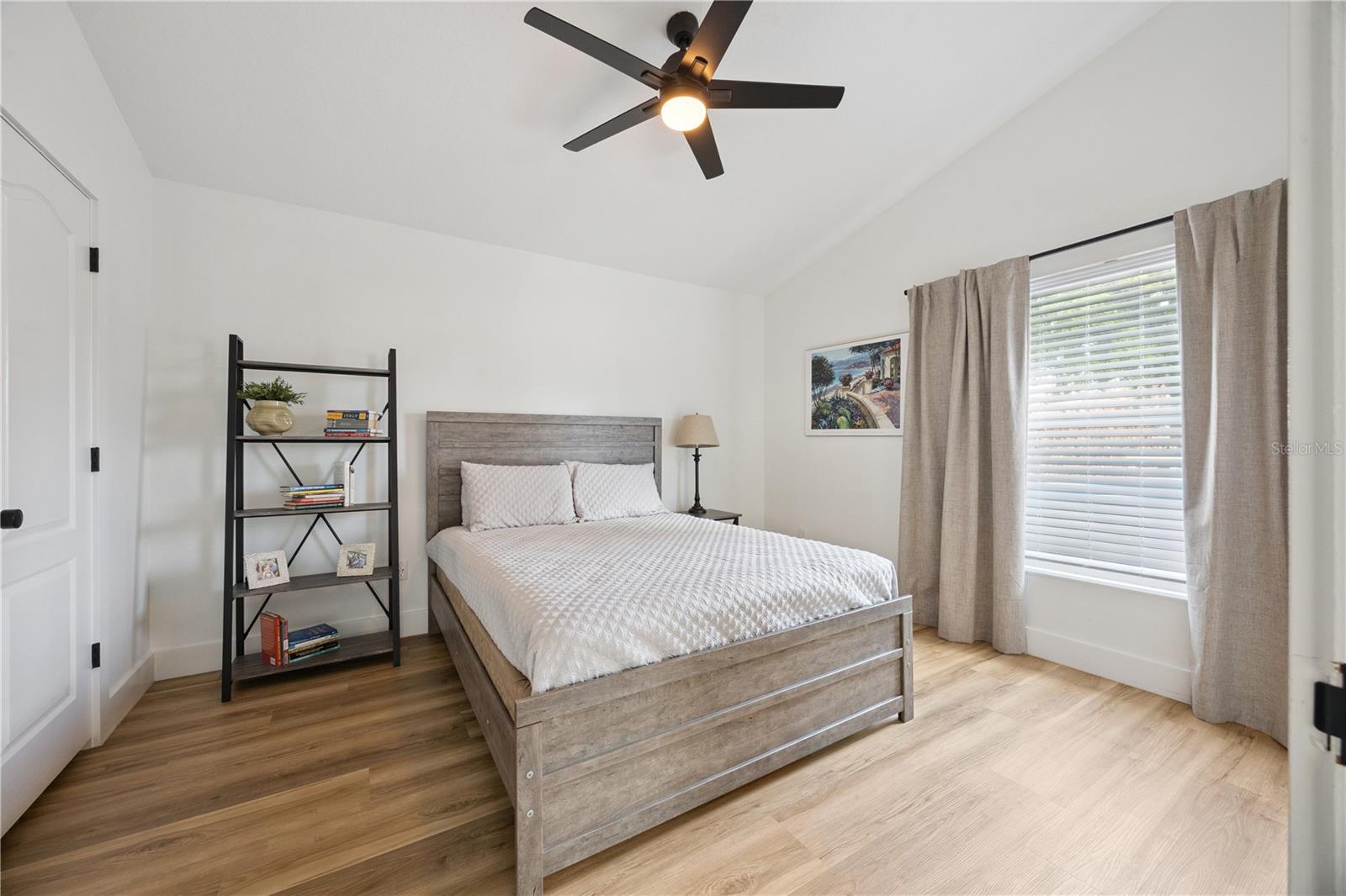 Image 20 of 41 For 814 Grovesmere Loop