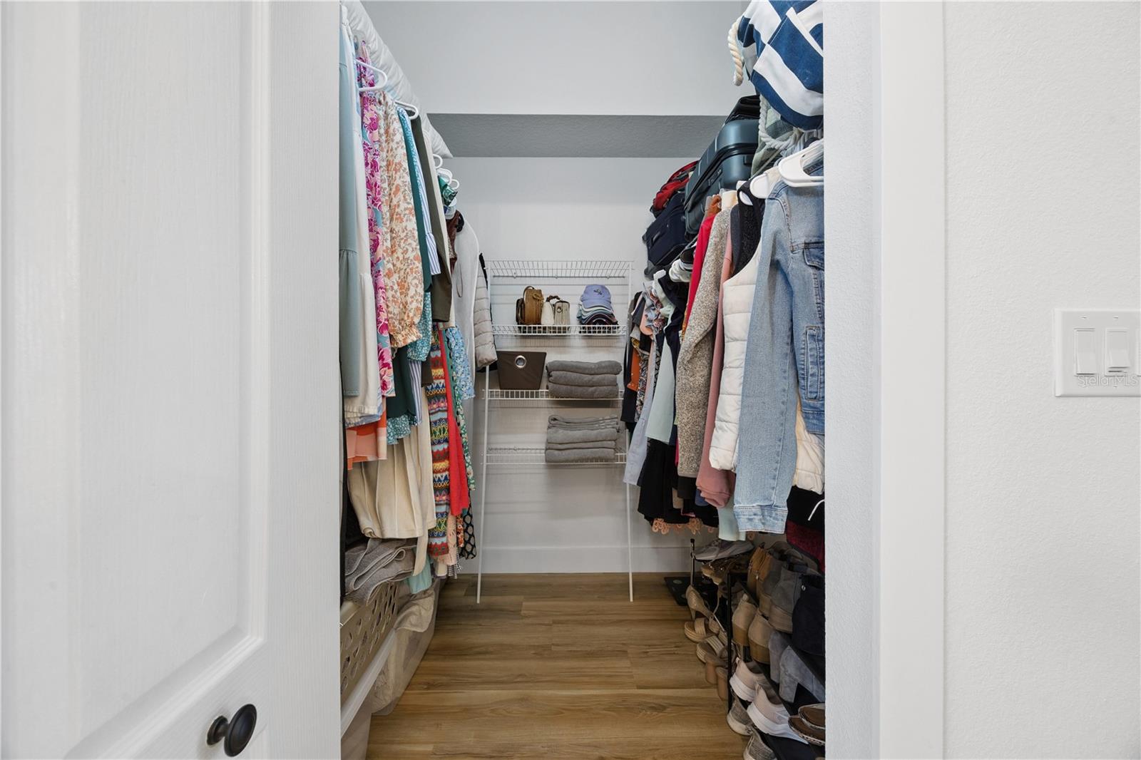 Image 27 of 41 For 814 Grovesmere Loop