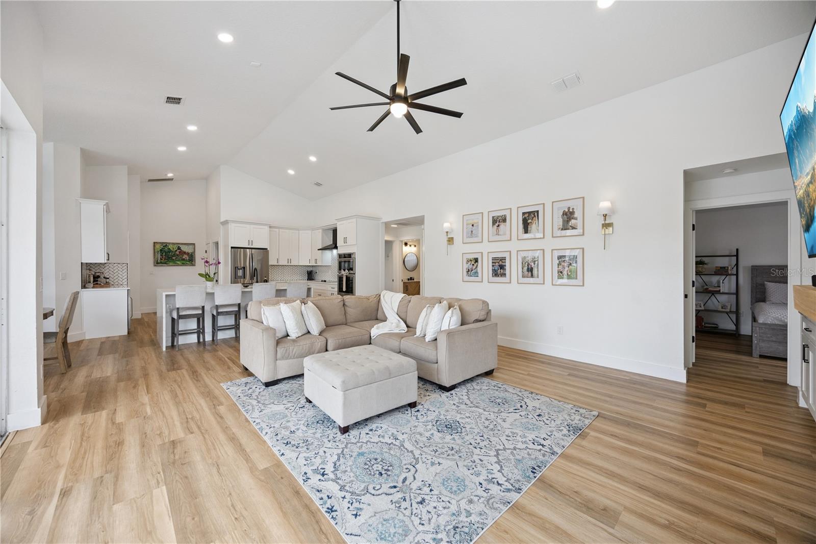 Image 9 of 41 For 814 Grovesmere Loop