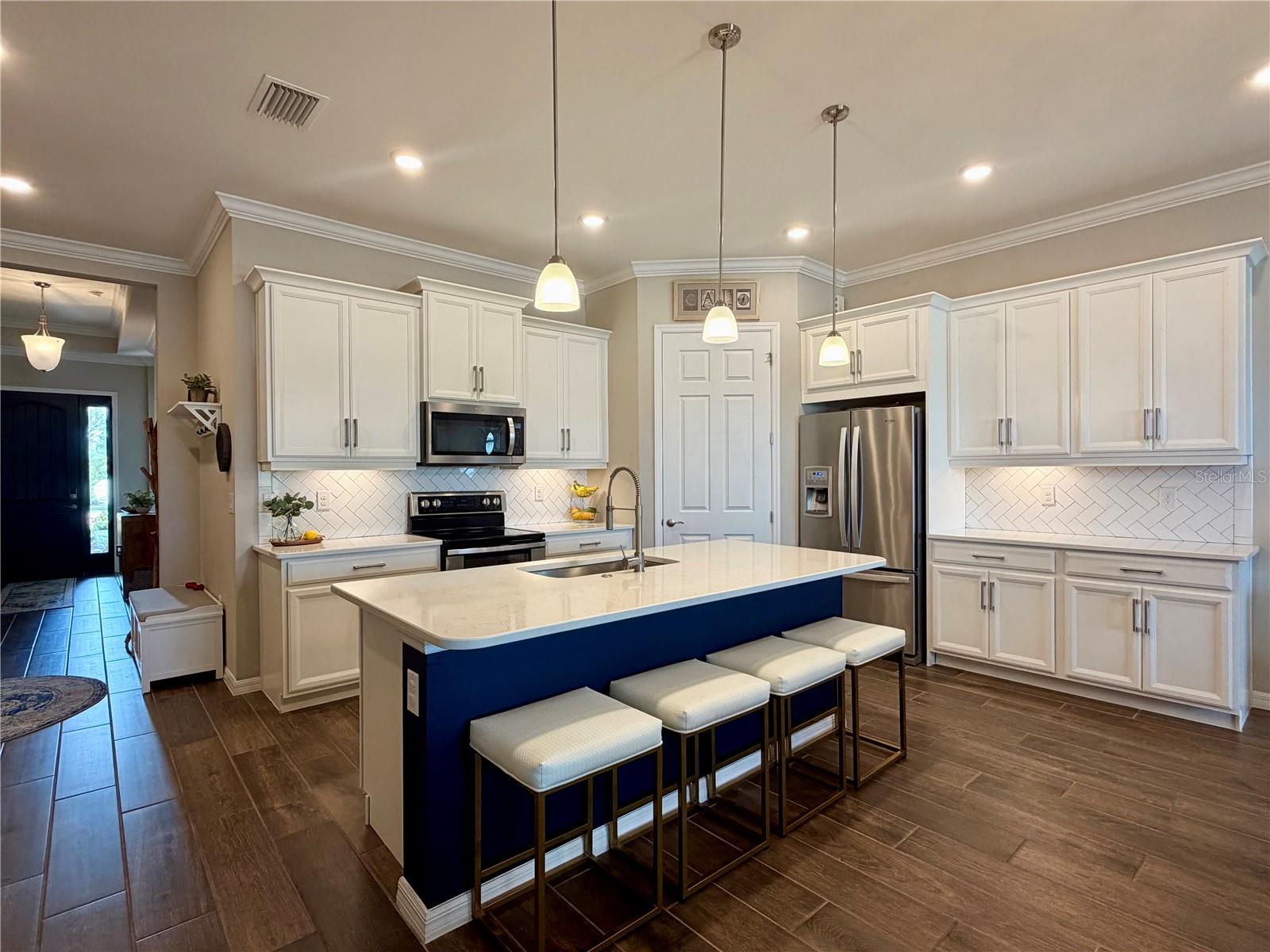 Image 10 of 52 For 283 Toscavilla Boulevard