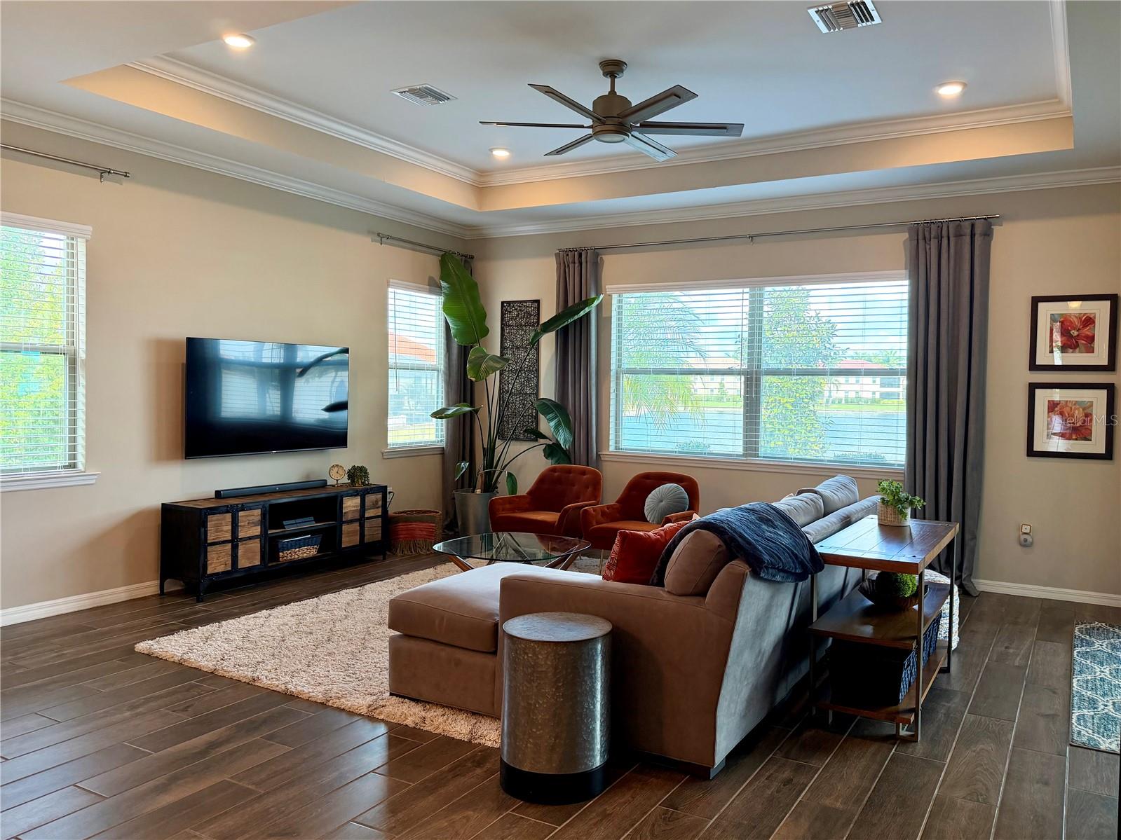 Image 14 of 52 For 283 Toscavilla Boulevard