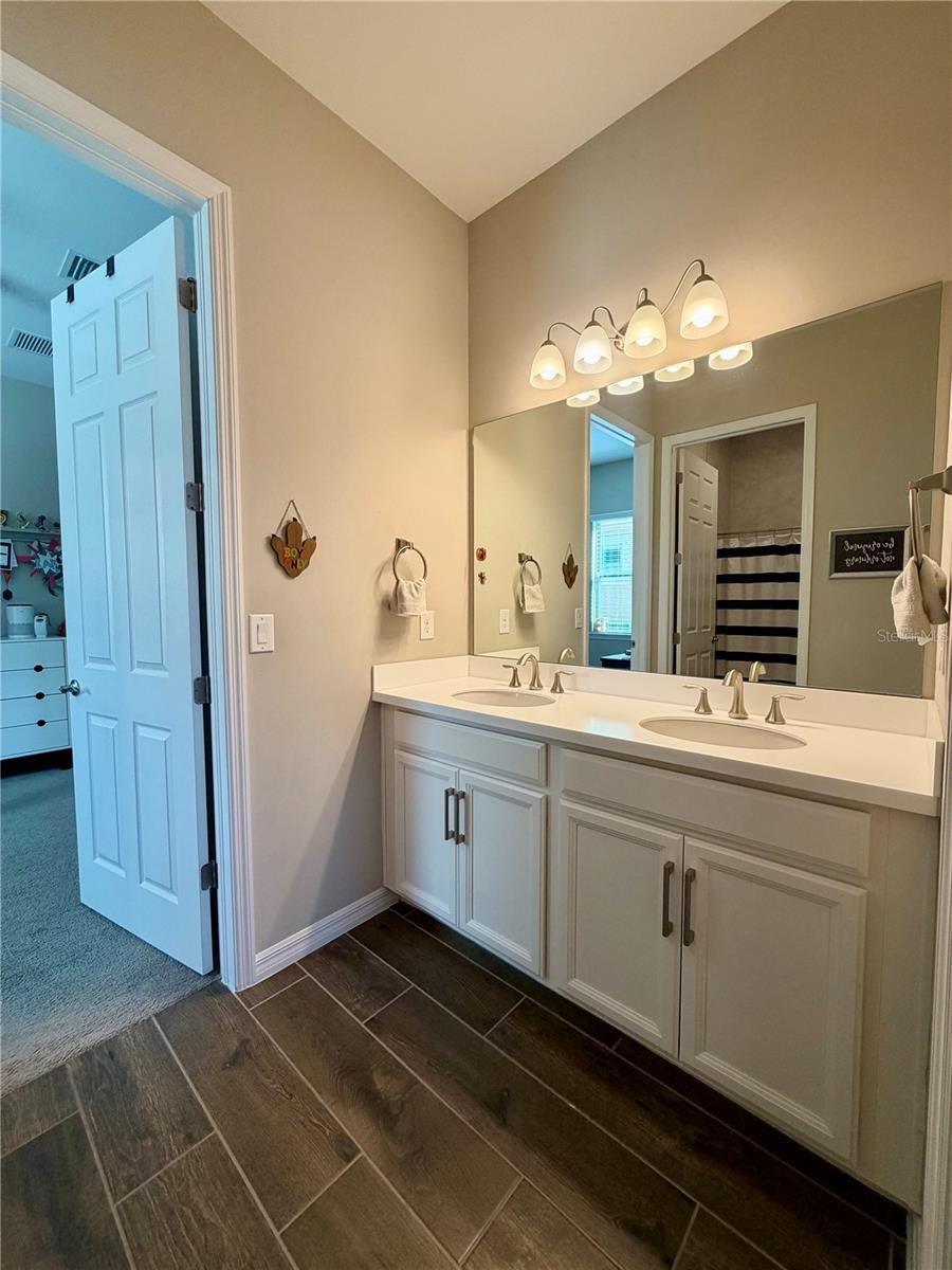 Image 28 of 52 For 283 Toscavilla Boulevard