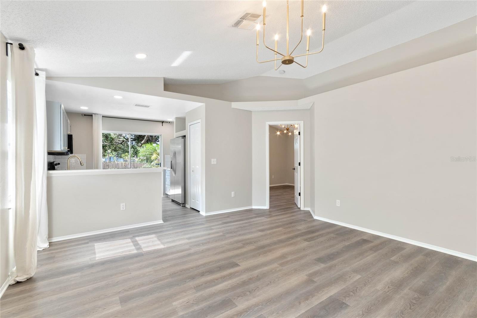 Image 5 of 18 For 6438 Tidewave Street