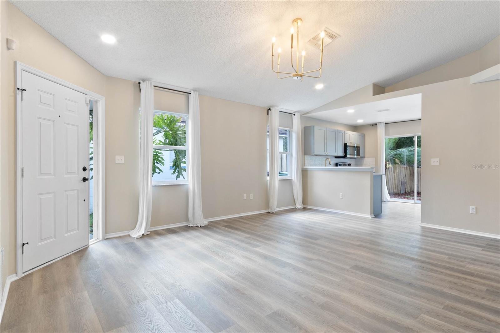 Image 7 of 18 For 6438 Tidewave Street